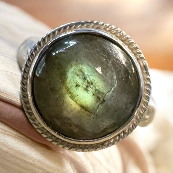Signed Labradorite Sterling Silver Ring (7.5) - Picture 2 of 9